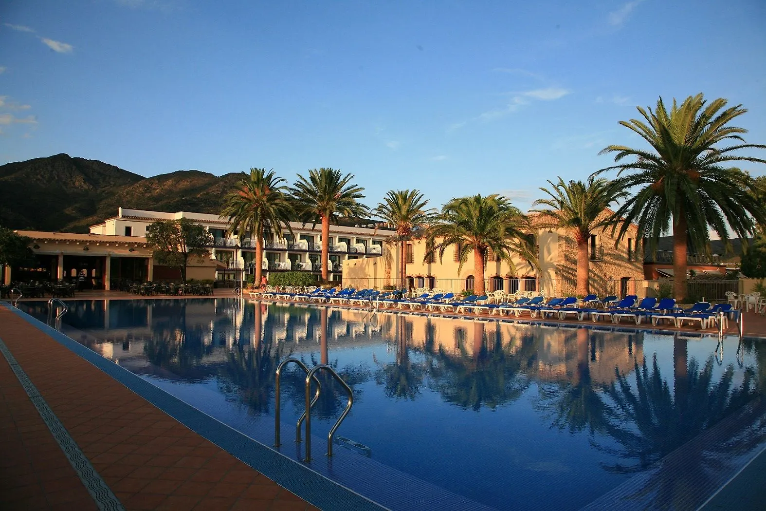 Hotel San Carlos Roses 4*,